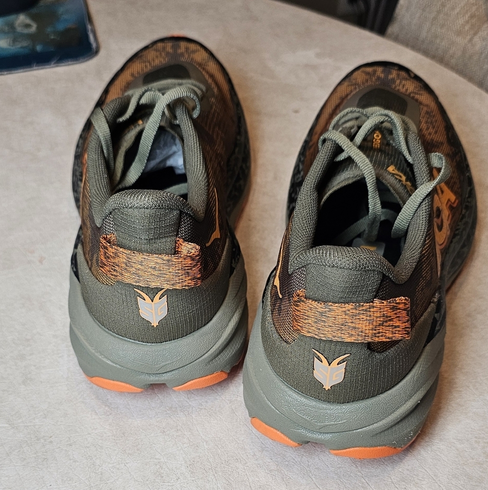 NWOB Mens Hoka Speedgoat 6 Trail Running Shoes - Picture 7 of 9